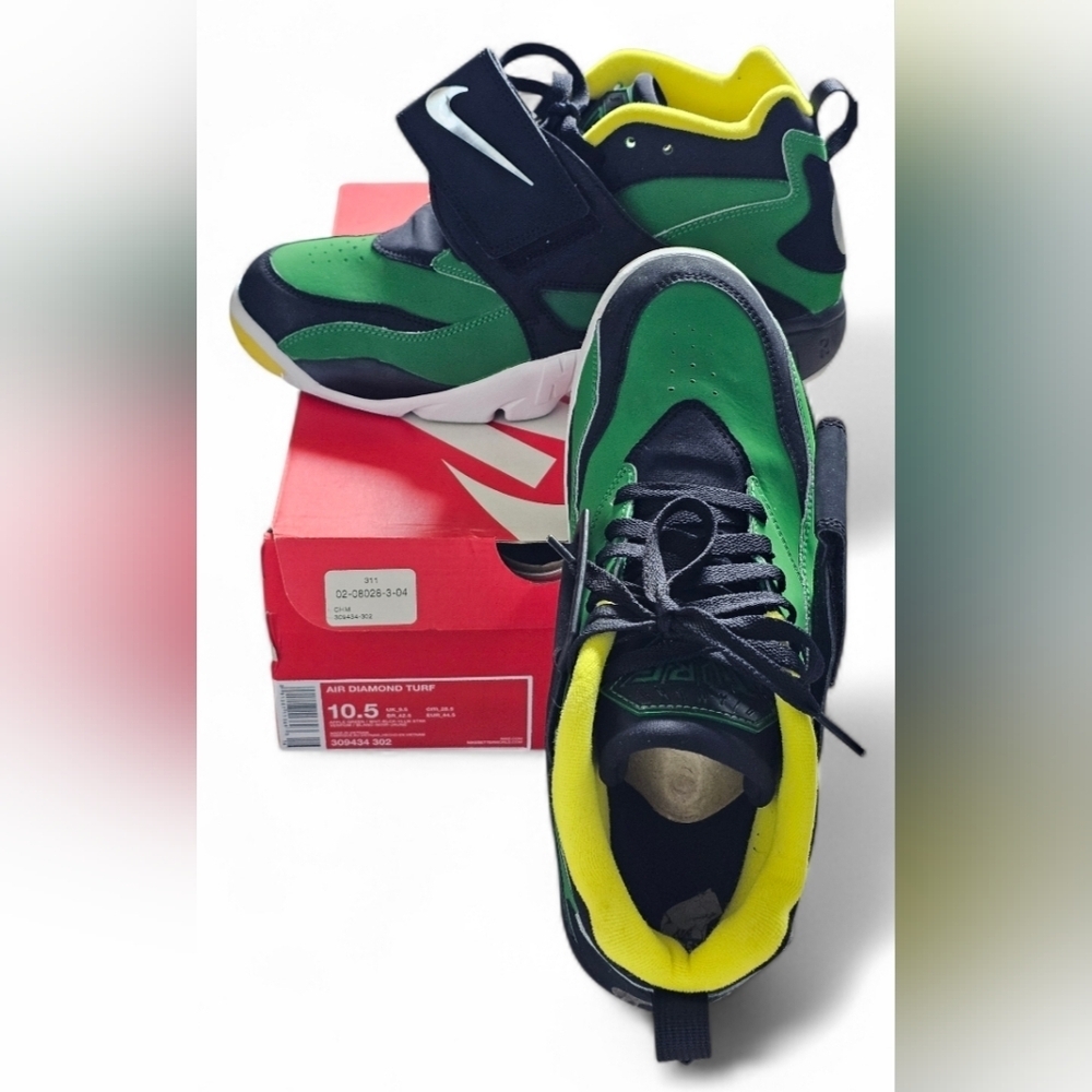 Nike Air Diamond Turf Sneakers Oregon Ducks Theme, Men's 10.5, Great Condition